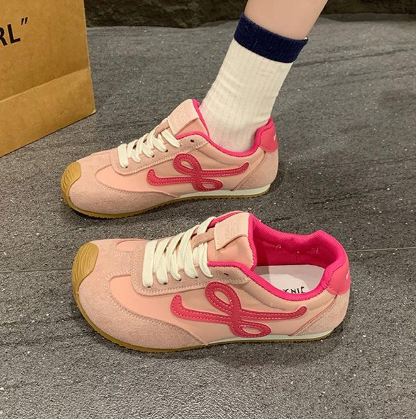 

Soft leather version casual sports moral training shoes women s 2025 new flat-bottomed trendy retro color matching Forrest Gump sports shoes women s 35 розовый