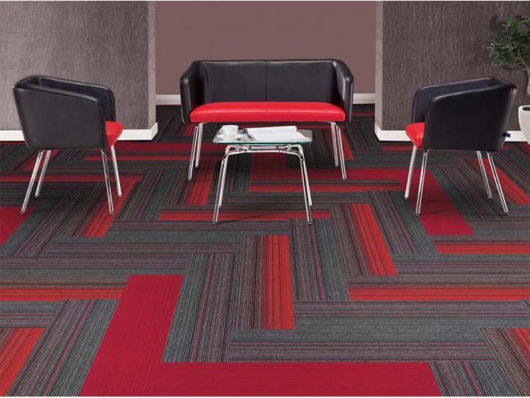 Rechteckiger Teppich für große Gewerbeflächen