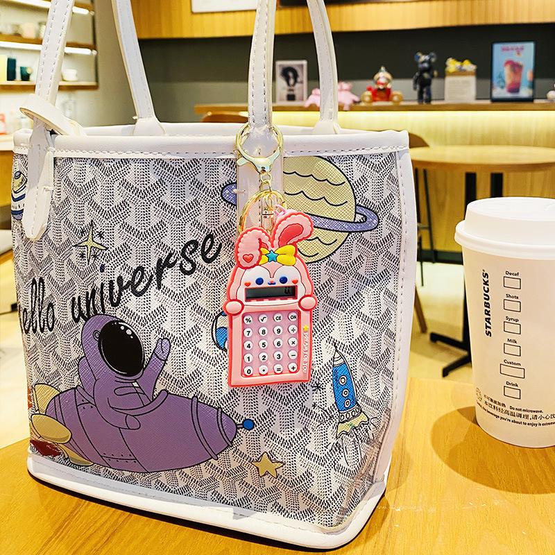 StellaLou Cartoon Labyrinth Schlüsselanhänger - Niedlicher Rucksack Anhänger & Lustiges Geschenk für Paare
