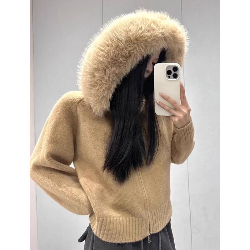 

Women s Knitted Cardigan with Faux Fox Fur Collar - Hooded, Short, Fashionable, and Petite for Autumn/Winter. One size хакі