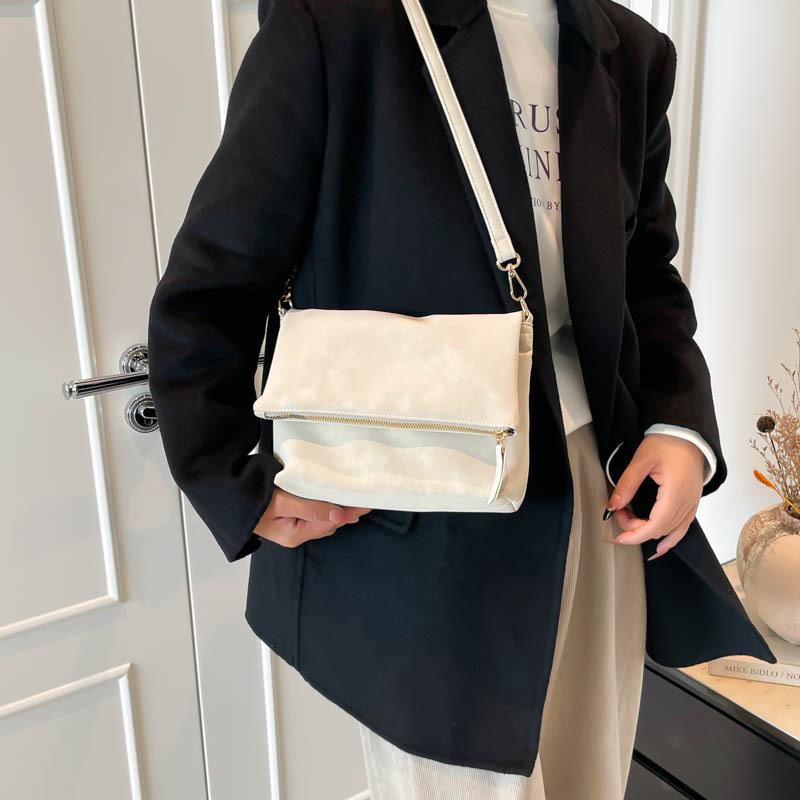 Trendy Women Crossbody Bag Fashi Texture Simple and Versatile Shoulder Bag Large Capacity Lightweight and Casual Saddle Bag