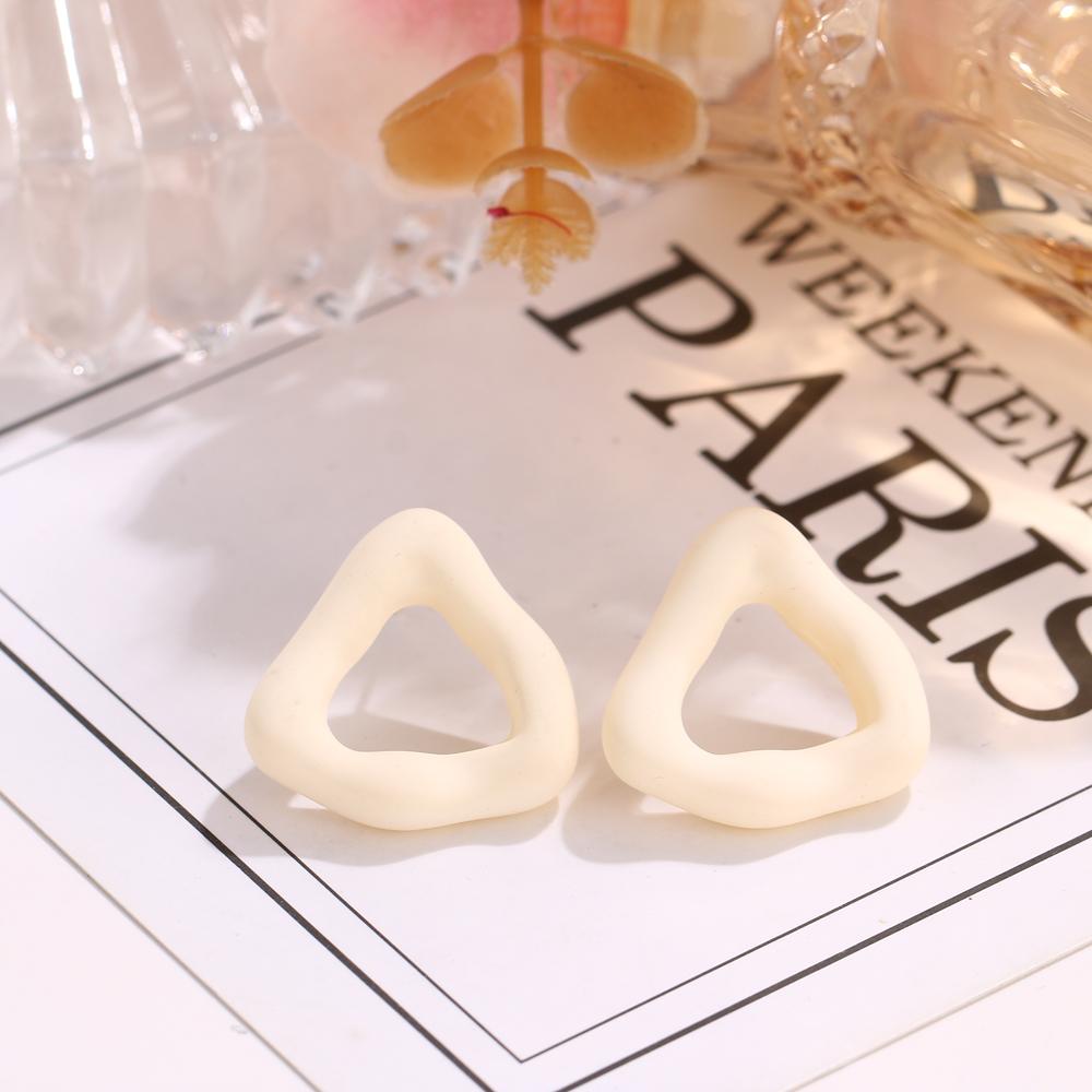 2024 Proste i kreatywne kolczyki akrylowe w kolorze cukierkowym w kształcie trójkąta Kobieca osobowość Geometryczne przesadzone kolczyki dla dziewczynek