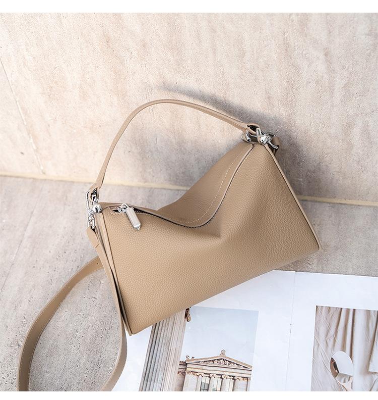 

Женская сумка из коровьей кожи класса люкс 2025 новая кожаная портативная сумка-подушка простая вместительная геометрическая сумка высококлассная мягкая сумка 26-17-9cm