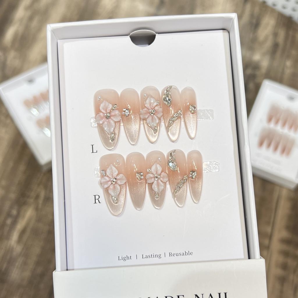 Pure Hand-woven Armor High-end Three-dimensional Carved Cat-eye Manicure Zircon Snake Spirit