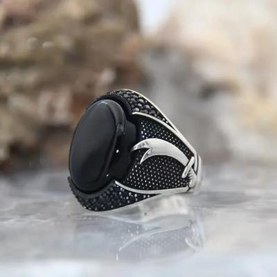 New European and American Retro Curved Sword Men's Ring With Oval Zircon Black Diamond Embellishments