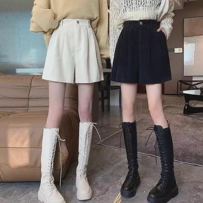 Na dół (odzież damska) – Spodenki