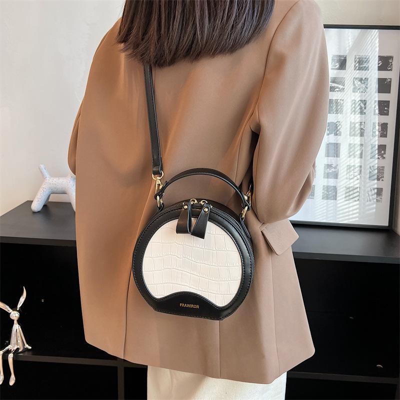 High texture retro shoulder messenger bag 2025 personalized foreign style bag ins Internet celebrity Korean version small square bag