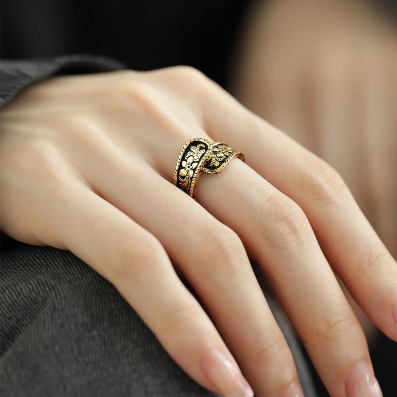Fashionable Retro-inspired Ancient Gold Floral Ring For Women Unique Adjustable Design