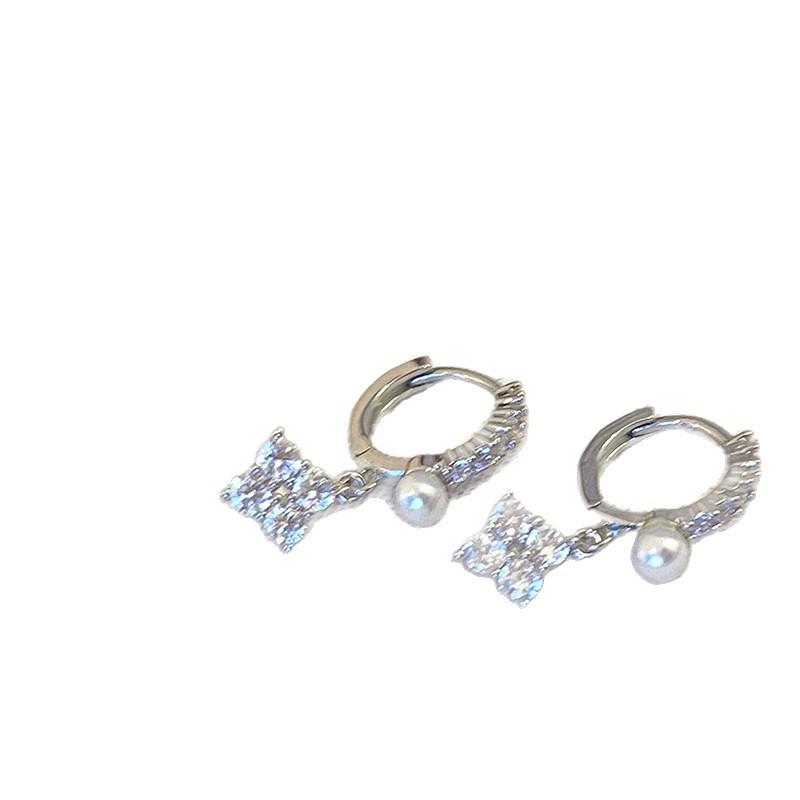 Sparkling Four Leaf Clover Pearl Ear Cuffs For Women Fashion Elegant Rhinestone Earrings