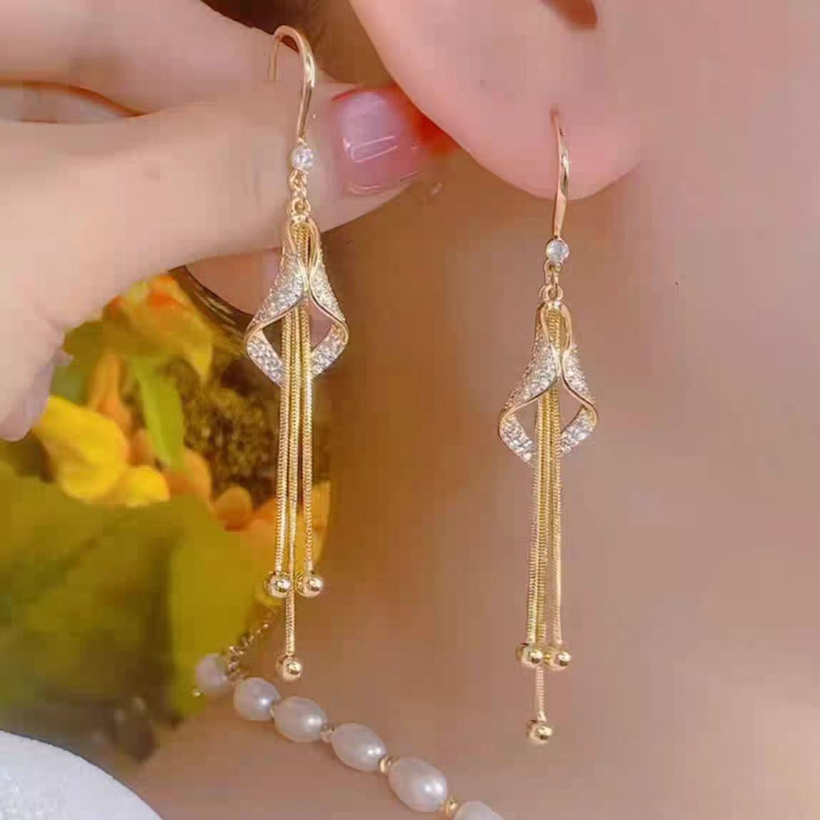 New High-end and Atmospheric Earrings with Geometric Diamond Shaped Long Tassel Earrings, Simple and Personalized Earrings for Women