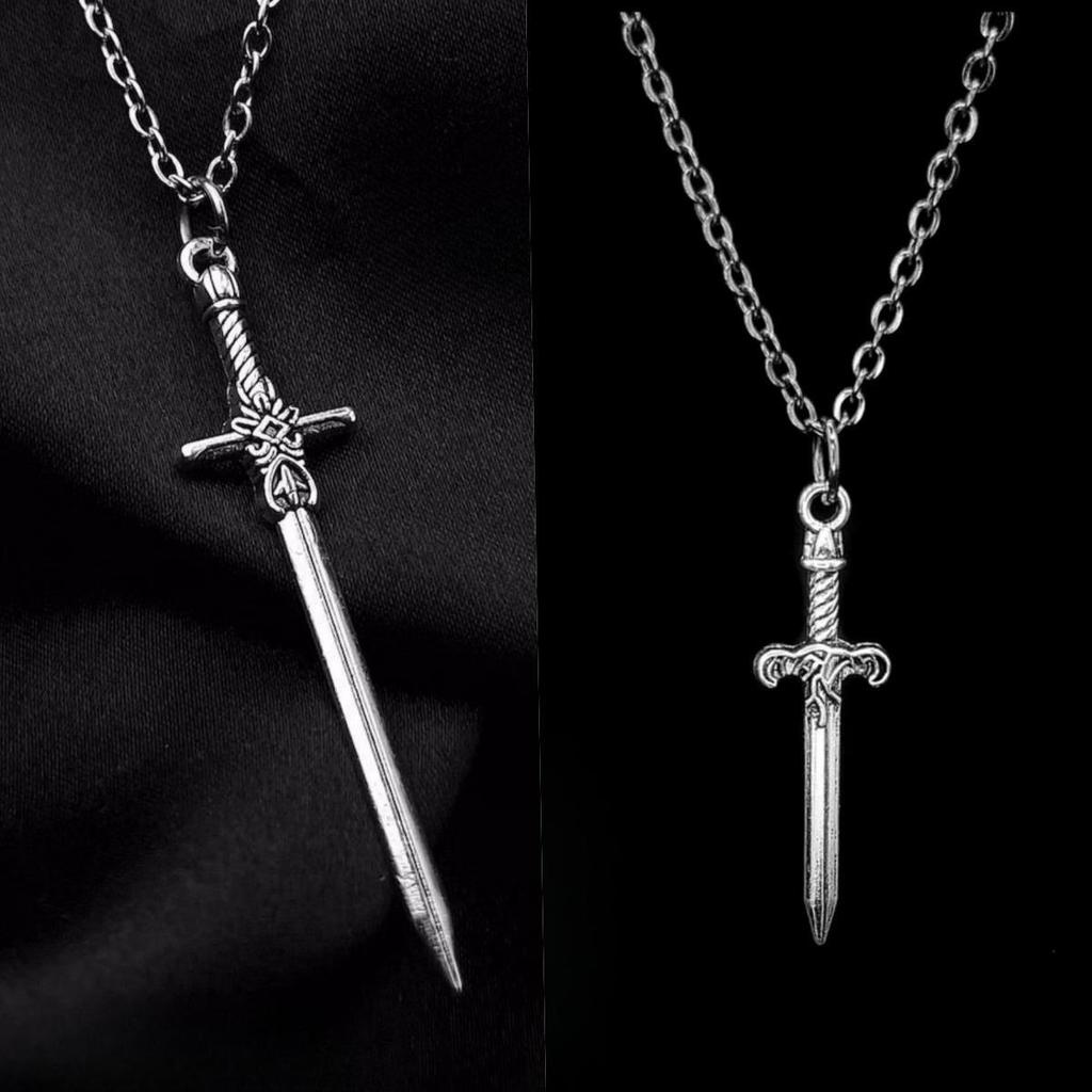 Collier Pendentif Épée Aiguisée Croisée Couleur Argent Créative Personnalité pour Femmes Hommes Chaîne de Collier Punk Hip-hop Accessoires de Bijoux