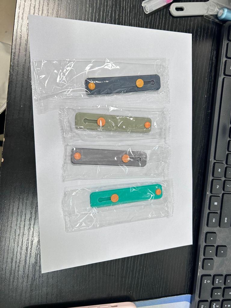 Silikonowy stojak push-pull na telefon: Jednolity kolor, Przenośny, Samoprzylepny, Regulowany.