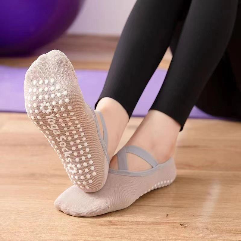 Women's Non-Slip Breathable Yoga & Pilates Socks - Shock-Absorbing & Sweat-Wicking for Dance & Sports