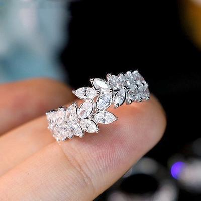 New Fashion Leaf Design Cubic Zirconia Ring for Women Exquisite Bridal Wedding Ceremony Party Rings New Statement Accessories