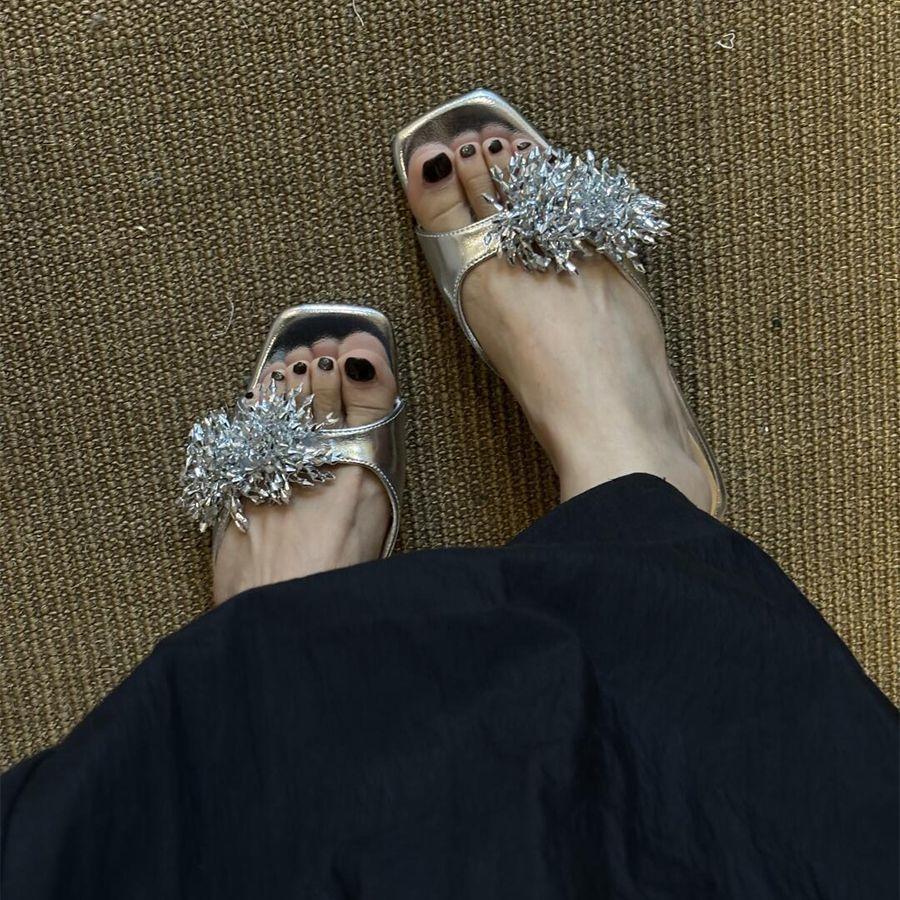 French high-end fireworks thick heel super versatile one-word slippers women wear open-toed square head temperament cool slippers