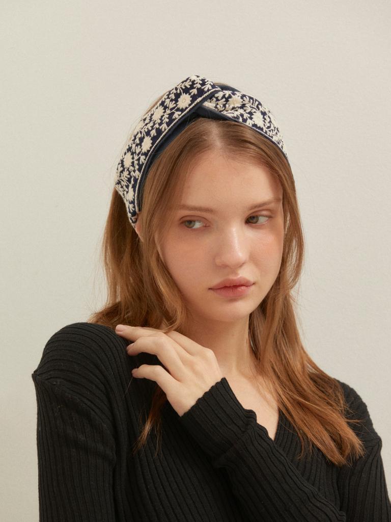 Favoritenoun Daisy_Navy