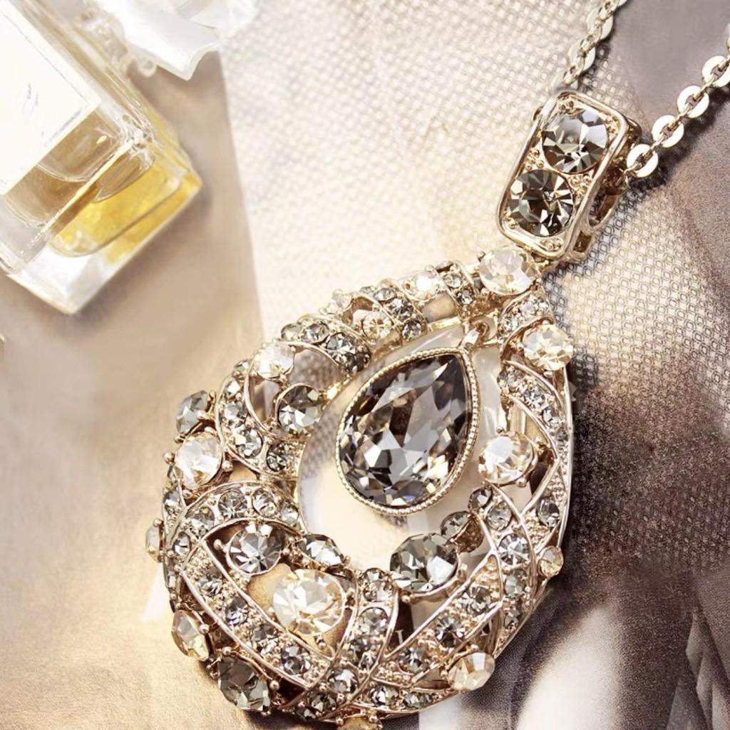 Elegant Long Necklace for Women - Versatile Autumn/Winter Sweater Chain, High-End Fashion Accessory