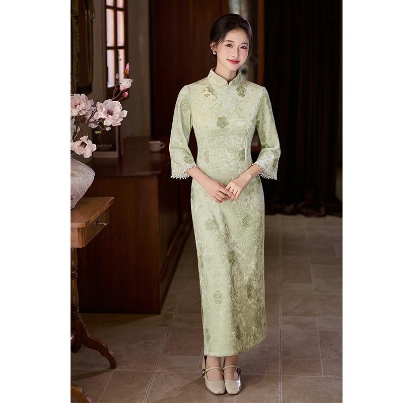 Green cheongsam 1011 new autumn and winter medium and long sleeves improved young girl new Chinese dress small man