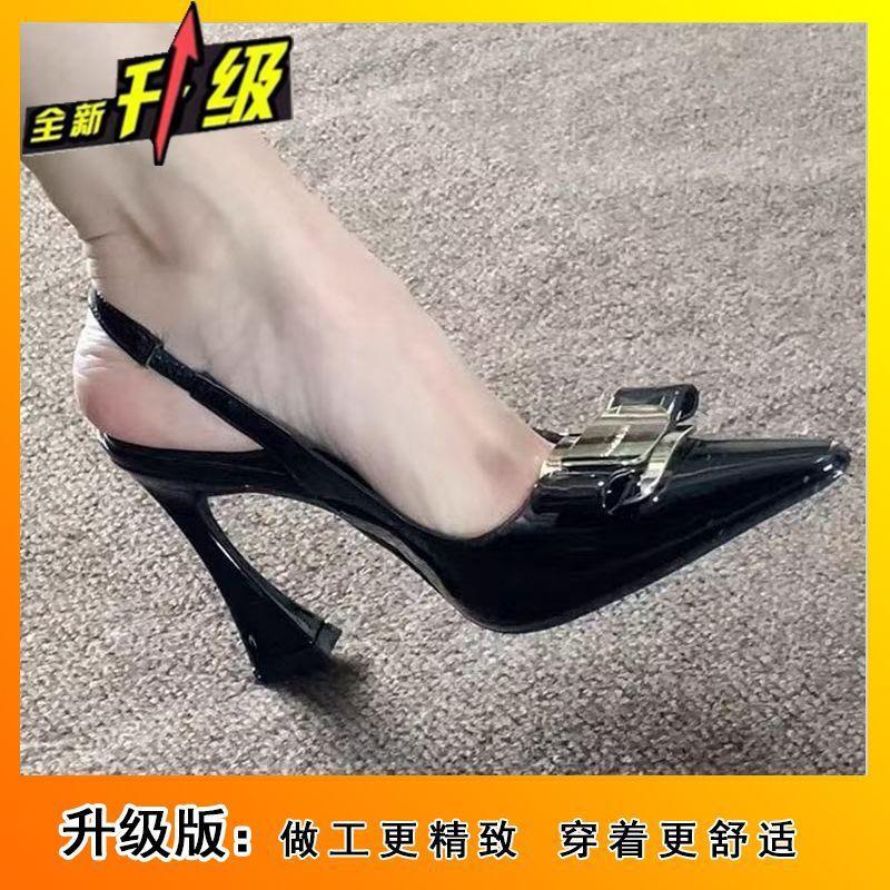 Metal decoration one-line hollow sexy toe toe sandals for women 2025 summer new soft-soled temperament pointed high heels