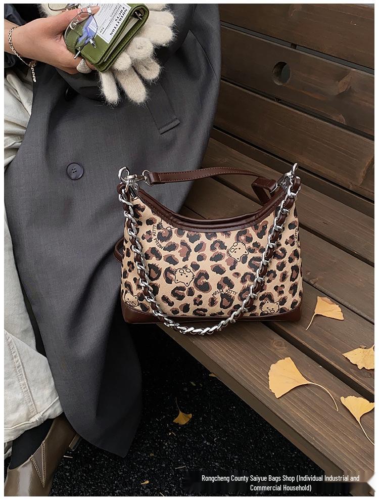 

Women s Leopard Print Crossbody Bag with Chain Decoration - Fashionable and Versatile Shoulder Bag Without Pendant коричневий