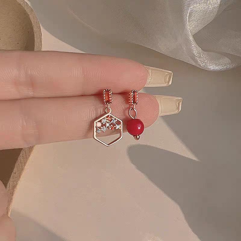 S925 Sterling Silver Red Bean & Bee Honeycomb Asymmetrical Stud Earrings for Women 925 Silver розового золота