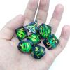 7 stk/sett Green Dragon Eye Terning Vintage Portable Mini Clear Golden Number Sharp Edge Funny Resin Polygonal Board Game Terning Prop