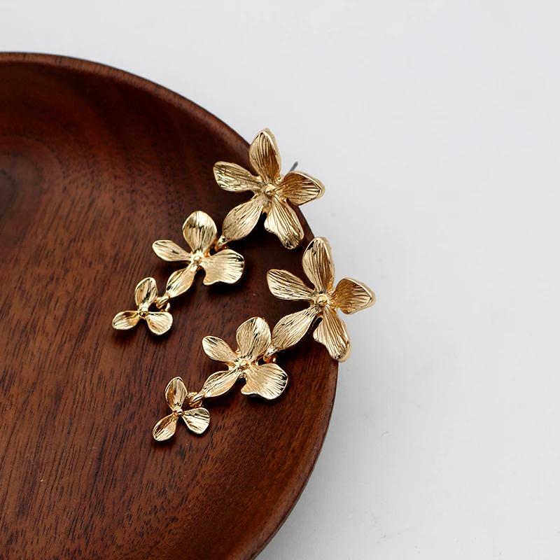 Three Metal Flowers Earrings For Women Long Drop Fashion Cute Jewelry Trendy Textured New Designs Gifts Party Accessories MQ012