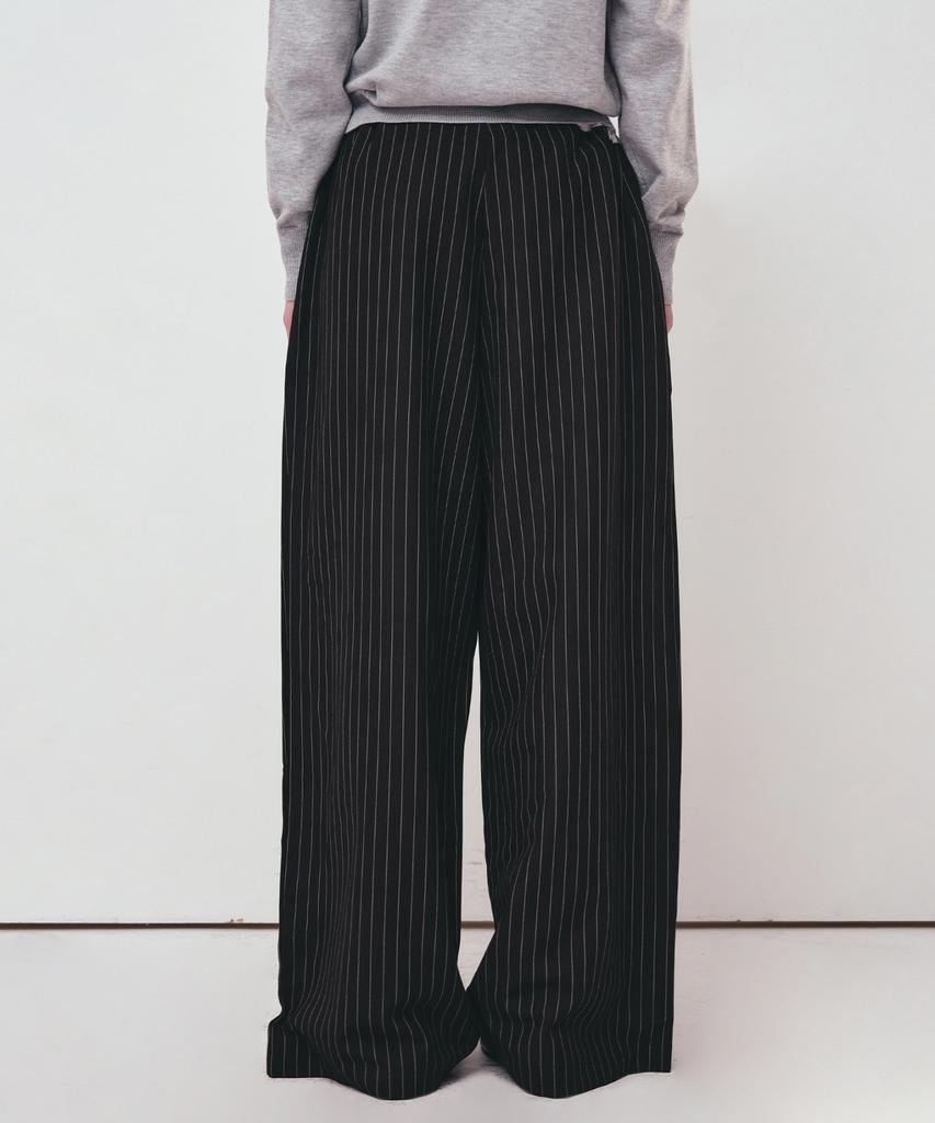 Nigaennikol Stripe Layered Pintuck Slacks_Black