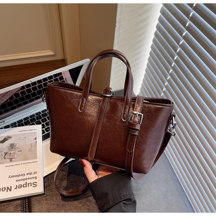 Niche Design Handbag Women's 2025 New Retro Foreign Gas Bucket Bag Korean Version Popular Super Fire Shoulder Messenger Bag