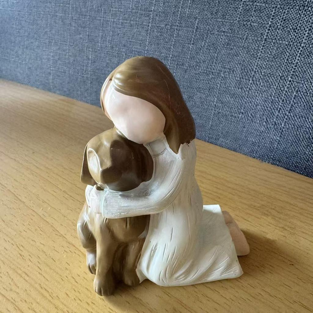 Creative Girl Holding Dog, Light Luxury Desktop Decoration, Resin Handicrafts, Home Decoration Gifts