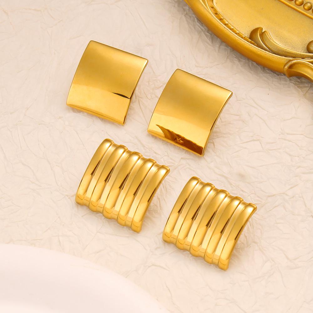 Meishiduo 18K Gold Stainless Steel Ribbed Square Stud Earrings