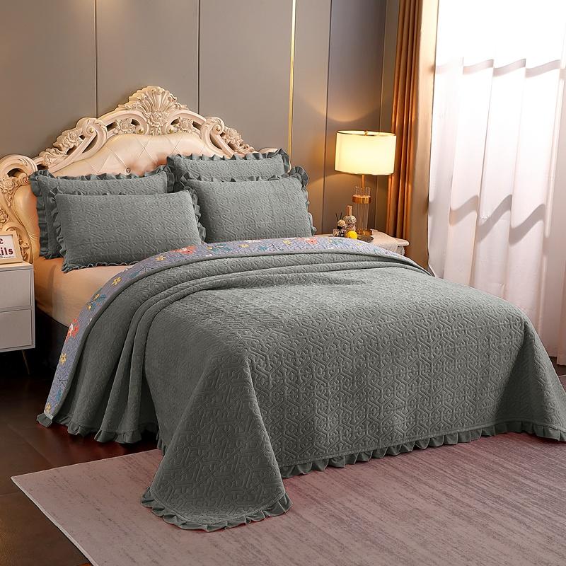 3pcs Set Winter Thick Velvet Bedspread Super Soft Flannel Quilting Bed Cover Non-slip Breathable Bedsheet with 2pcs pillowcase