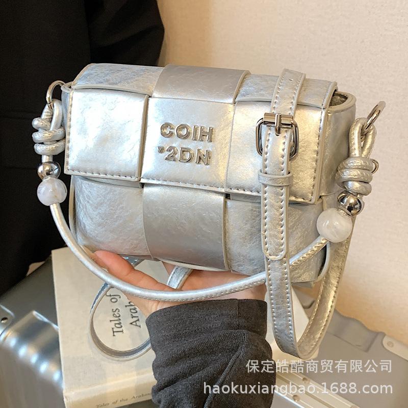 High-end niche bag women's spring and summer 2025 new fashion shoulder messenger bag Korean version women's woven small square bag
