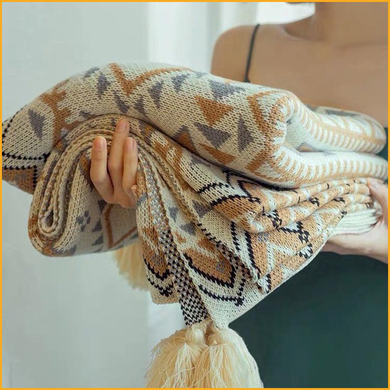 Boho pletená vlněná pohovka a postelová deka