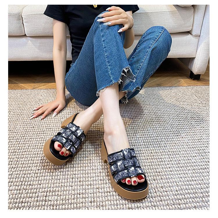 

Woven fashion outer wear thick-soled Roman slippers women s retro soft leather one-character sandals heightening open-toed slippers 40 чёрный