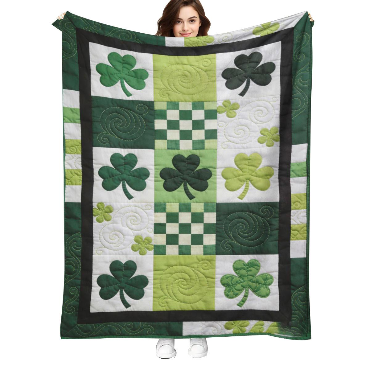 Vintage St Patricks Day Clover Splicing Flannel Blanket  Comfortable and Soft Blanket Designed with Green and White Clover 75x100cm (30x40inch)
