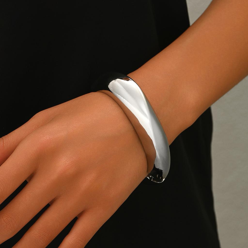 Wind Women's Light Luxury Bracelet, Personalized Glossy Design, Twisted Bracelet, Versatile, High-end Jewelry Women