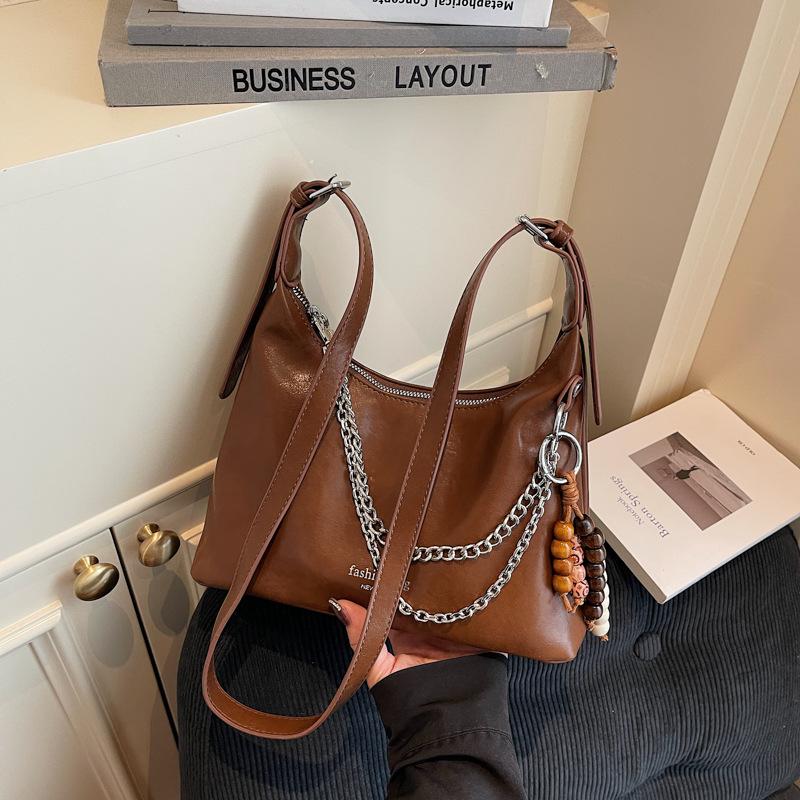 

BENL high-end chain underarm bag women s 2025 autumn/winter new commuter shoulder bag fashionable and versatile crossbody bag With pendant