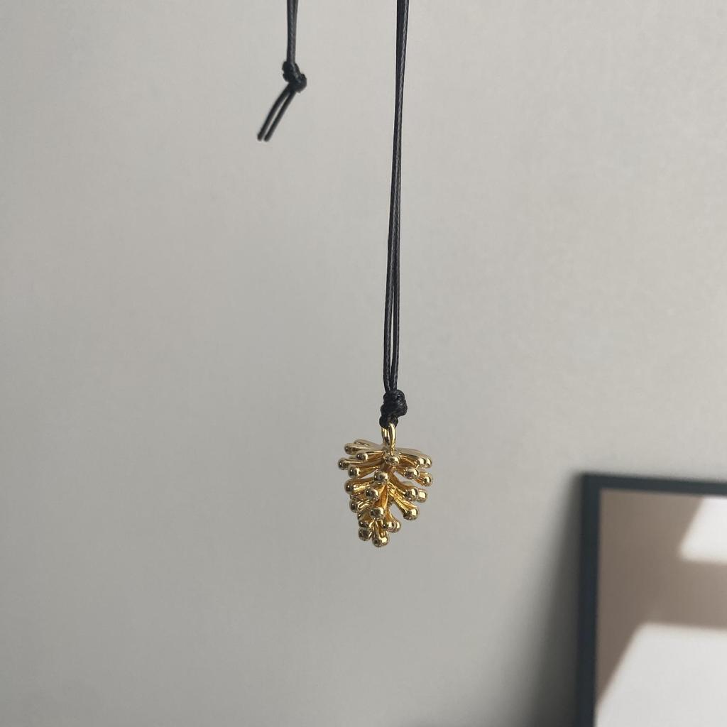 Adjustable Korean Pine Cone Pendant Necklace - High-End Niche Design for Women