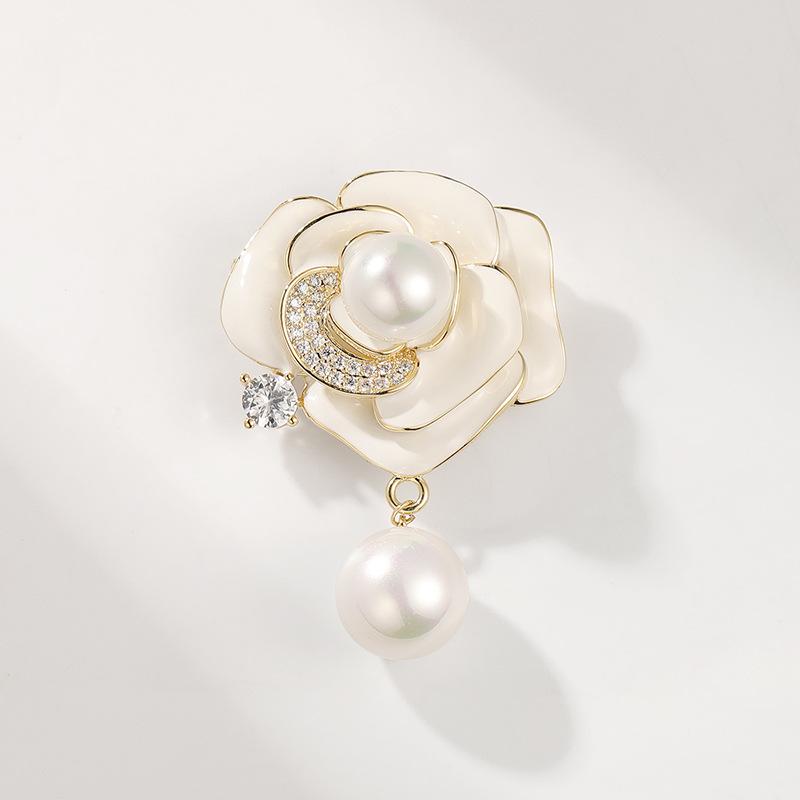 Atmospheric small fragrant wind camellia brooch, zircon oil drop bead corsage high-end accessories pin