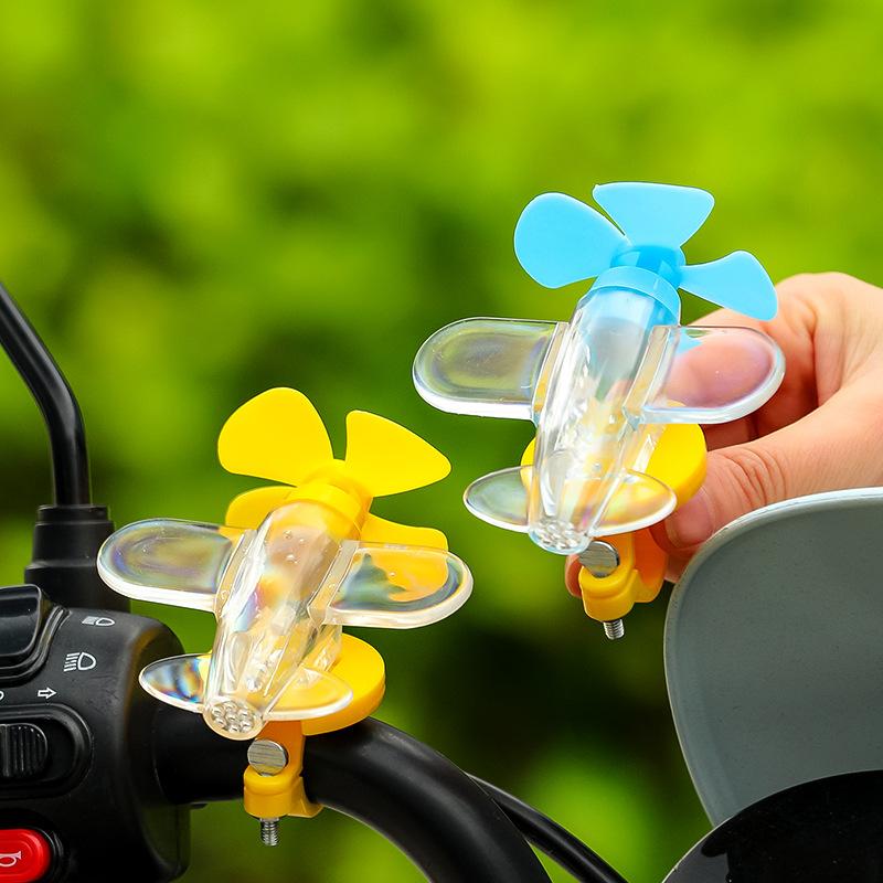 1 Stück Elektrofahrzeug Dekoration Leuchtendes Kleines Flugzeug Fahrrad LED Laternen Neu Kreativ Auto Umgebungslicht Dekoration Ornament