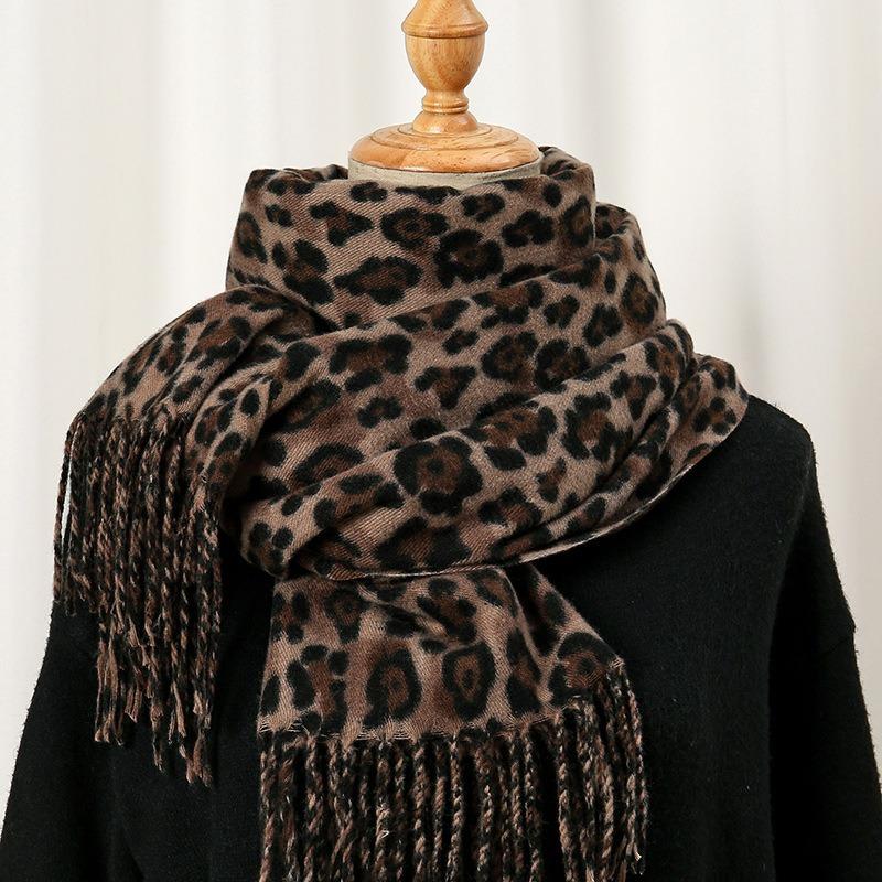 New hot-selling leopard print imitation cashmere versatile scarf autumn and winter fashion versatile warm and comfortable senior women's shawl