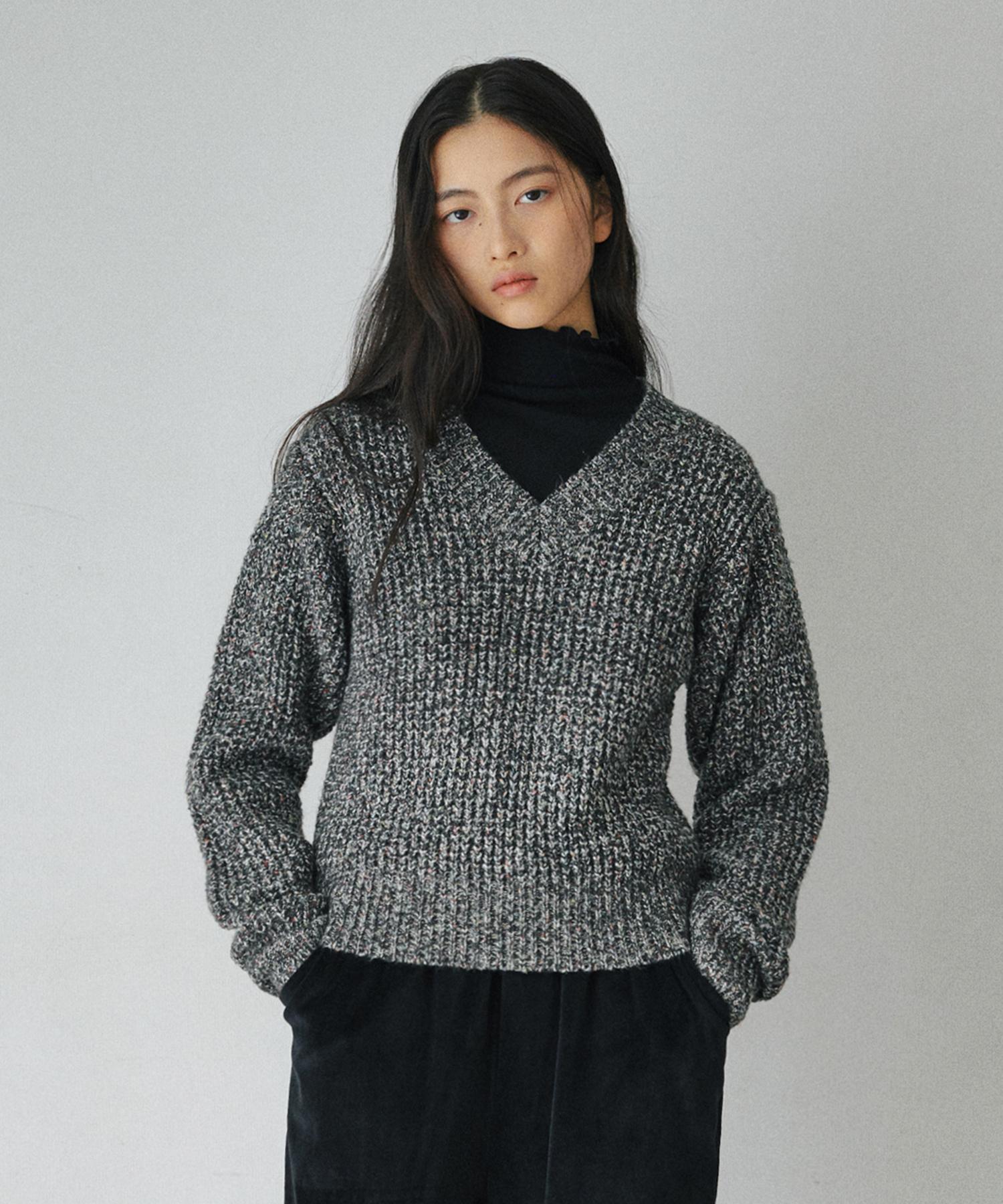 Belloel Hazzi Heathered V-Neck Knit Sweater Black