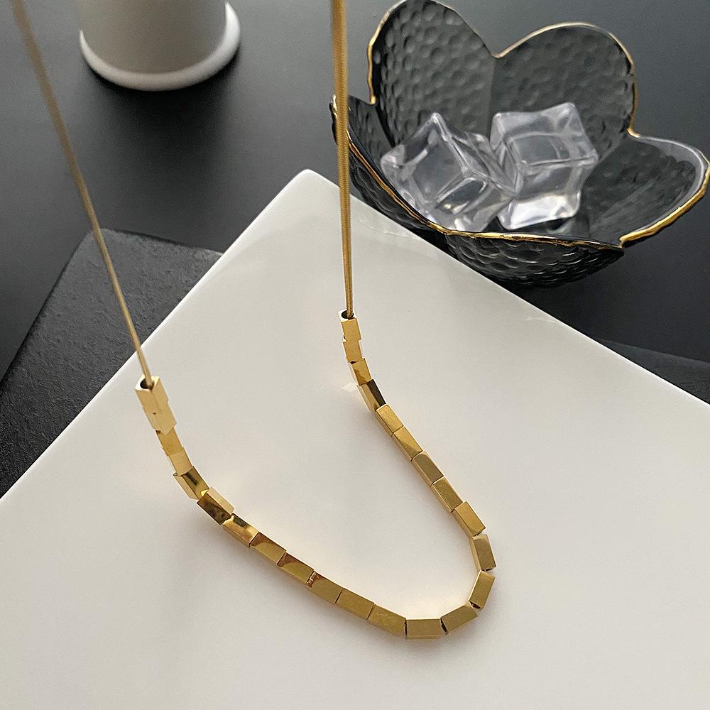 Women's European & American Titanium Steel Square Necklace - Light Luxury Clavicle Chain, Niche Design, Trendy Internet Celebrity Style.
