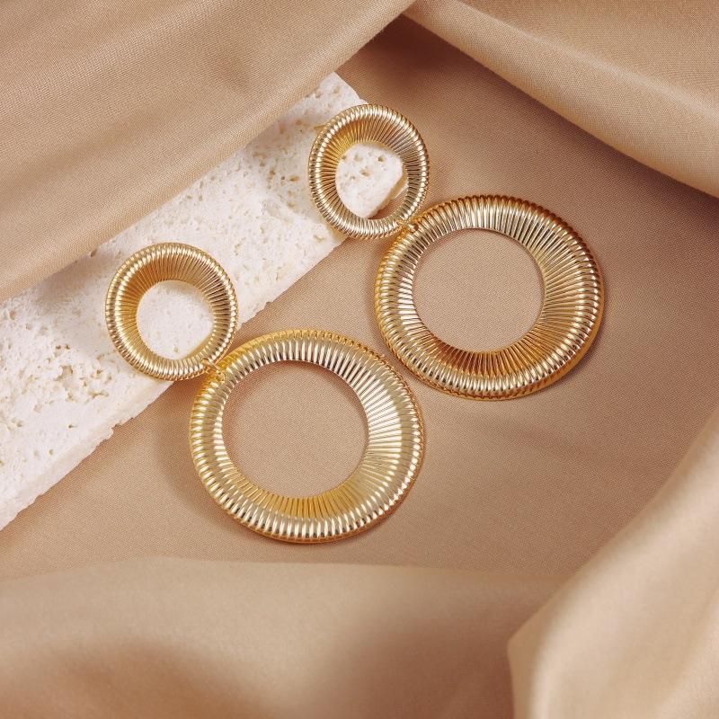 Fashion exaggerated versatile double-circle earrings women's light luxury high-end striped earrings creative earrings