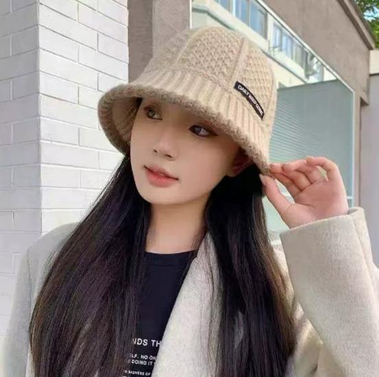 

Women s Fashion Wool Knit Bucket Hat – Stylish, Warm, and Slimming for Autumn and Winter.