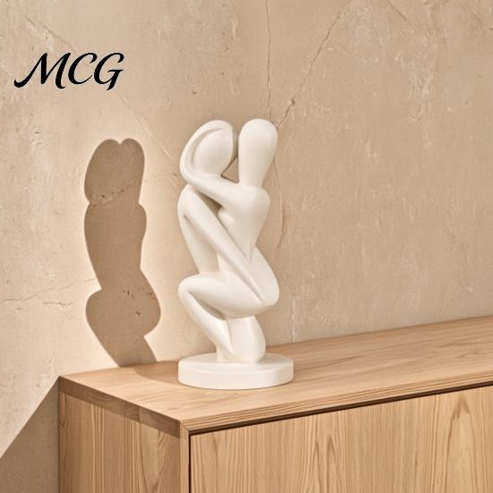 Easy Care Sculpture 3D Printed Hugging Couple Sculpture, Abstract Embrace Figurine with Smooth Curves, Minimalist Statue High-end Decorative