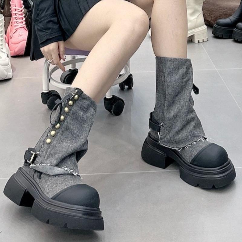 

2024 Новые женские ковбойские сапоги на толстой подошве с плоской подошвой, зимняя мода, готическая мода, модные короткие мотоциклетные сапоги 40