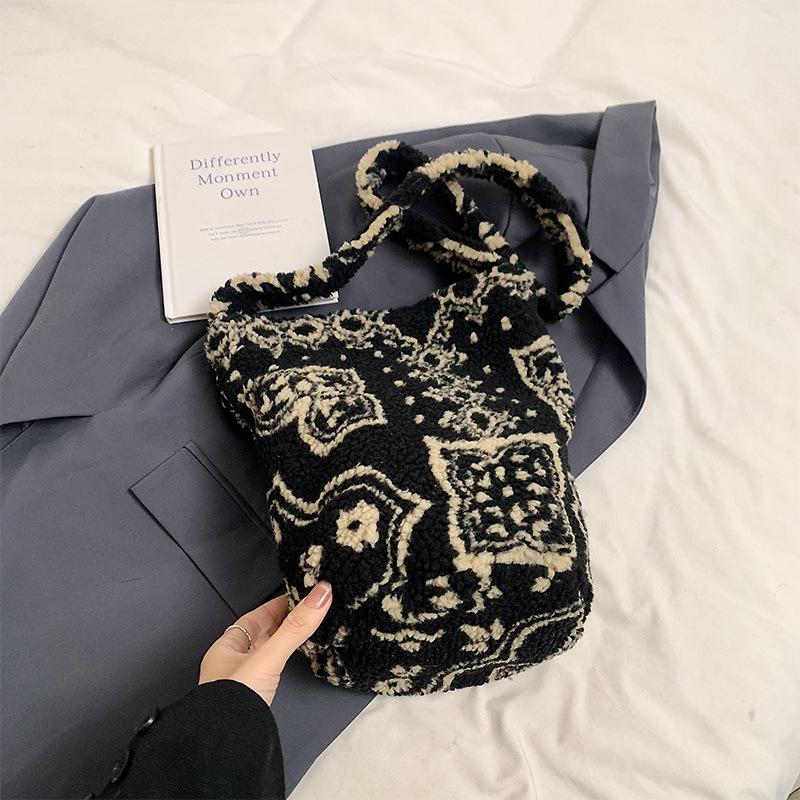 New Autumn and Winter Lamb Velvet Shoulder Bag Bucket Bag Large Capacity Commuting Crossbody Retro Ethnic Style Mao Tote Bag