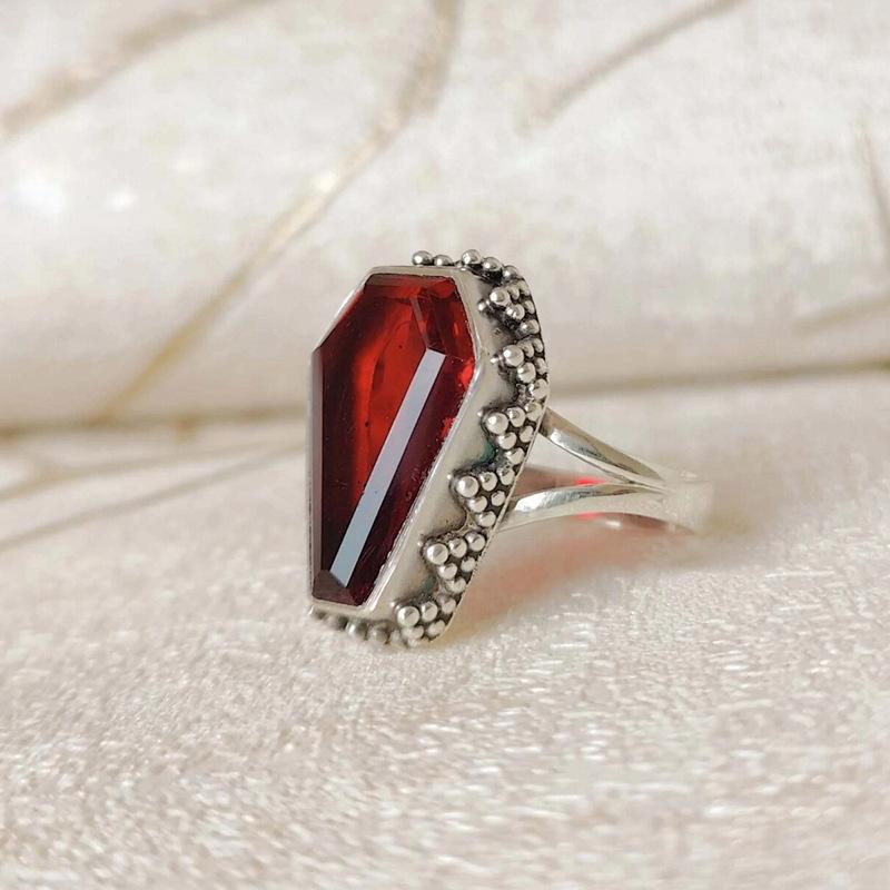 Retro punk style jewelry, creative niche imitation ruby ring, popular ring